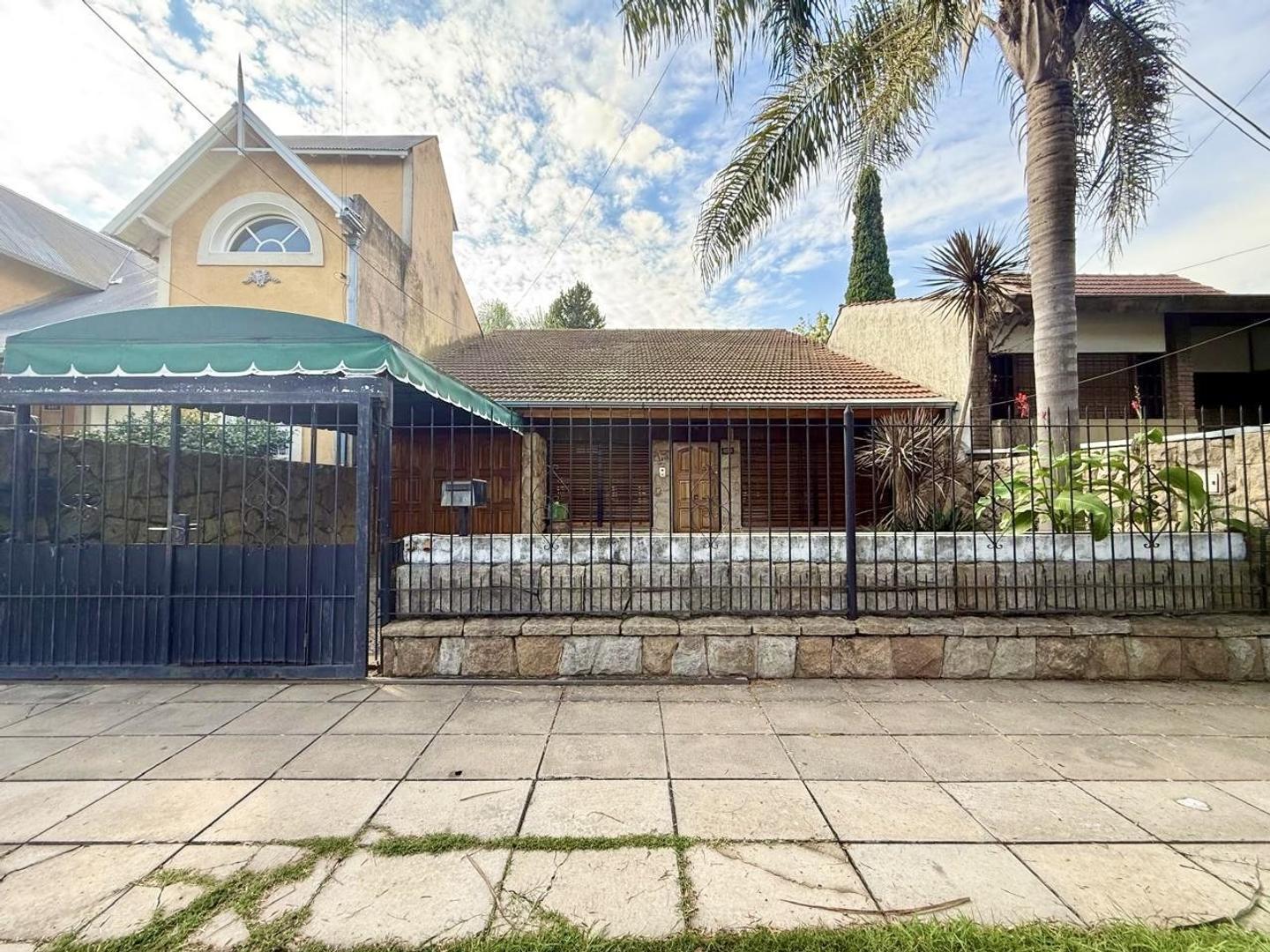 Chalet 5 ambientes en excelente ubicación.