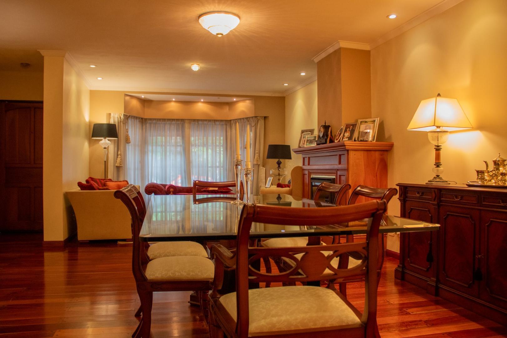 Impecable chalet en 3 plantas con 4 dormitorios, suite y pla