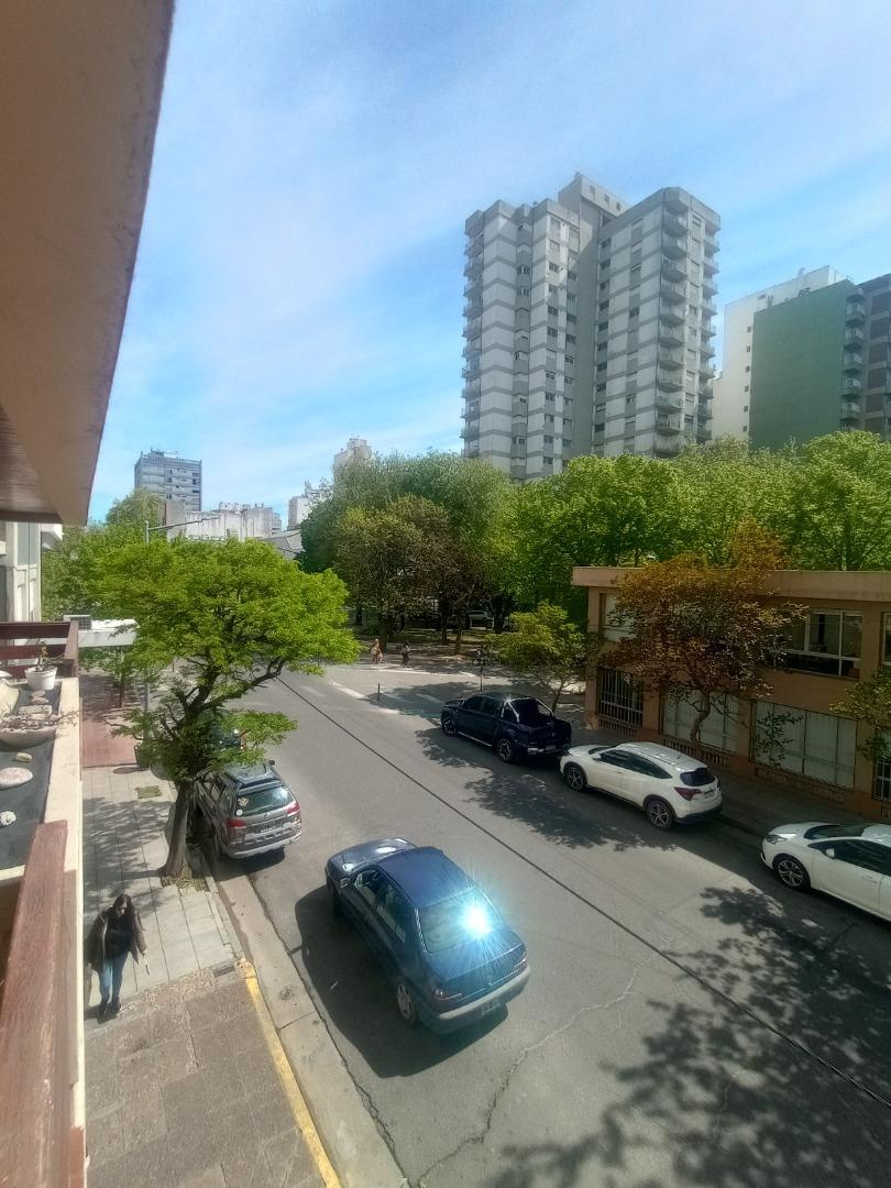 Piso 5 ambientes con cochera y baulera