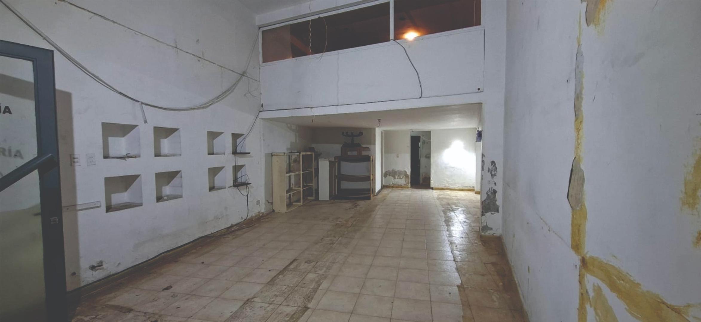local comercial en once apto todo rubro y deposito