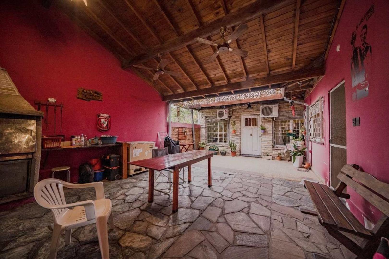 VENTA CASA OLIVOS 3 AMBIENTES - PERMUTA