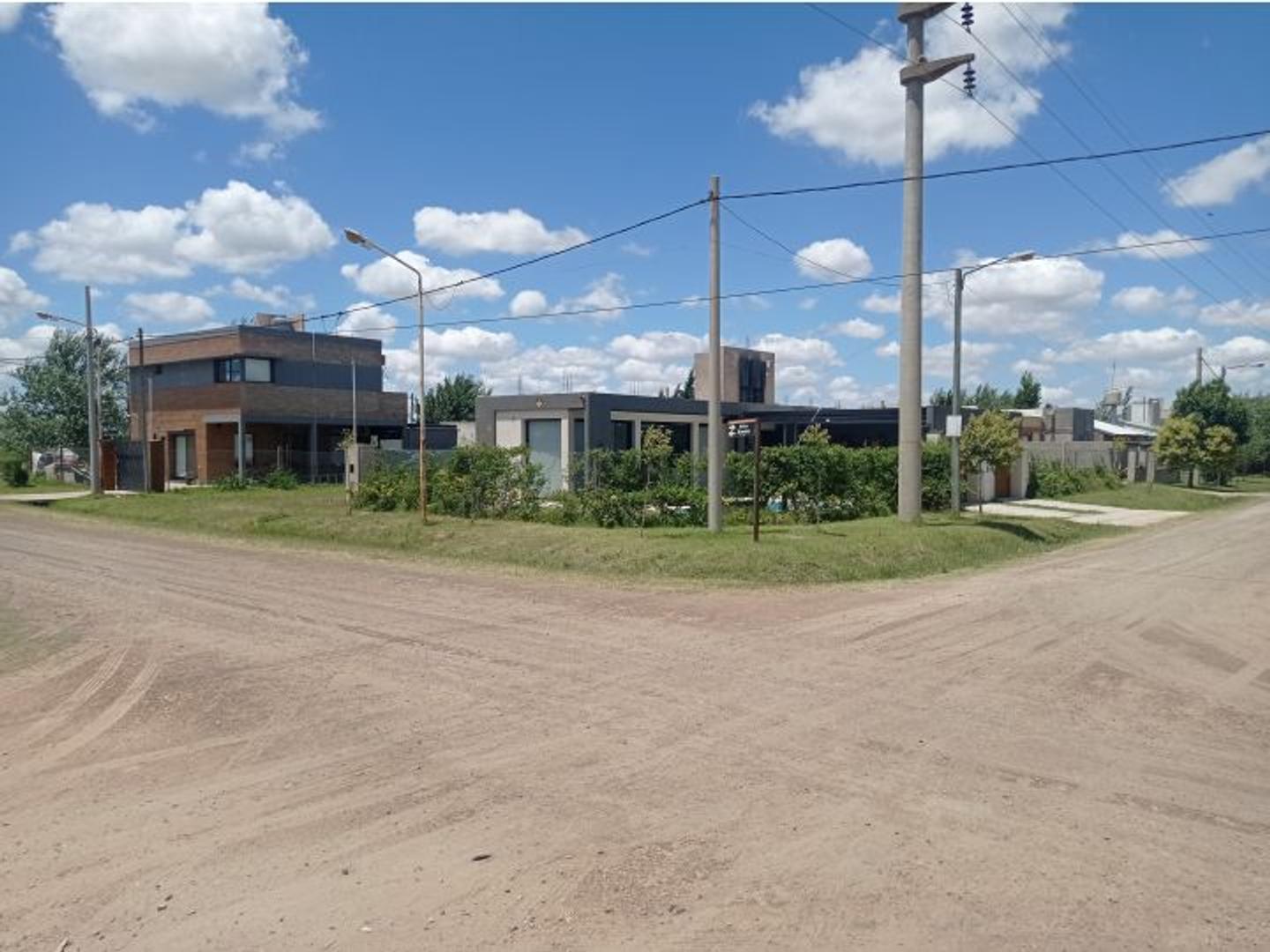 Casa 2 ambientes con 2 baños