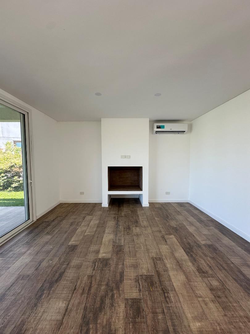 Casa 5 ambientes con 4 baños