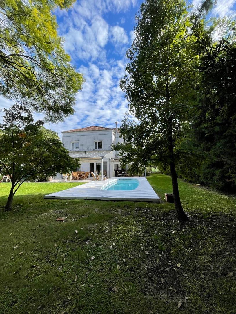 Casa 5 ambientes con 4 baños