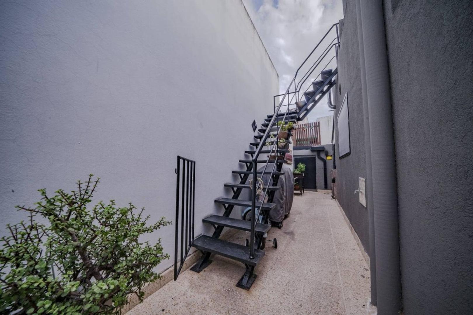 Depto Tipo Casa en Venta 25 años