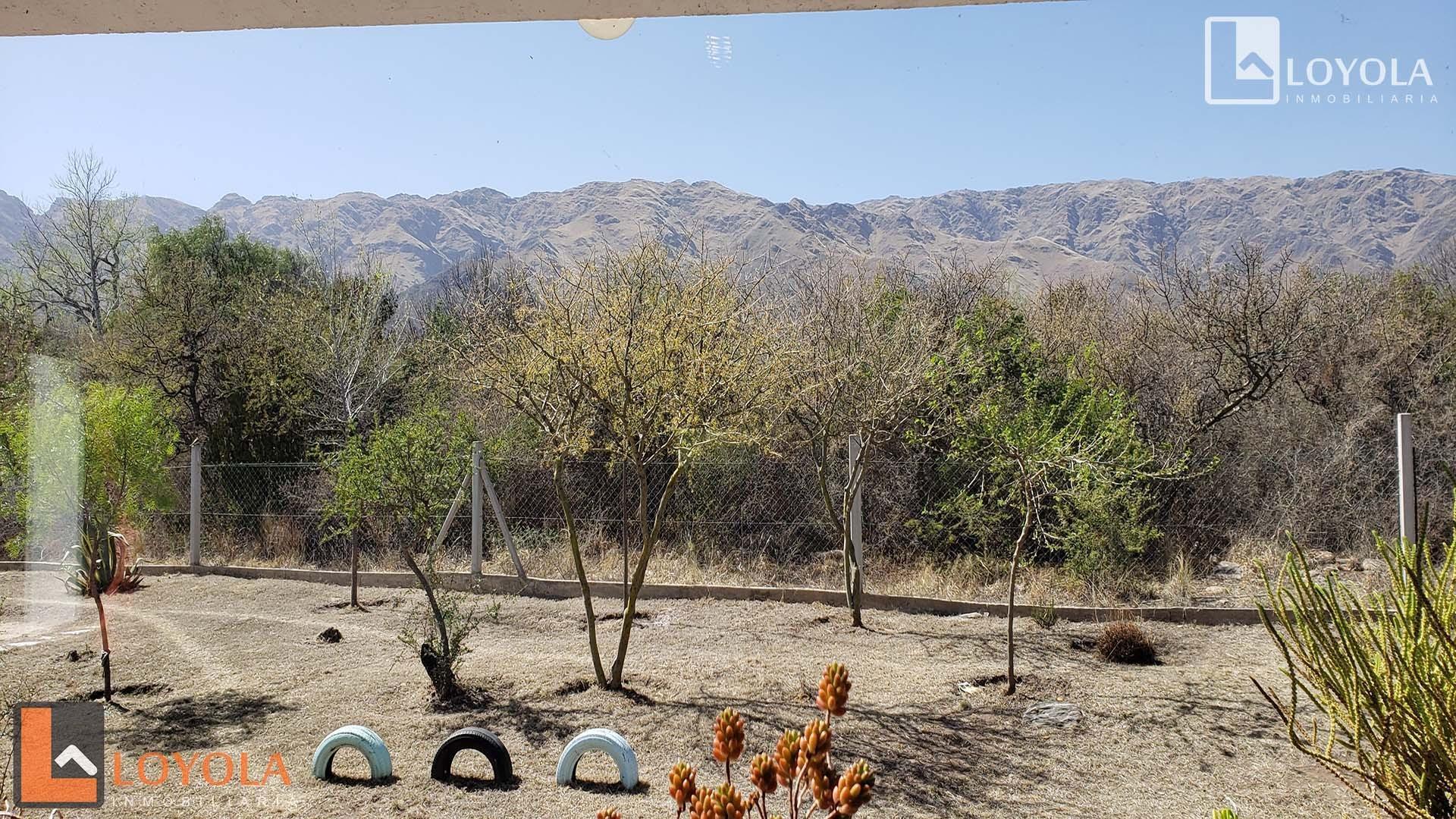 Villa de Merlo! Barrio Altos del Este! Excelente vivienda!