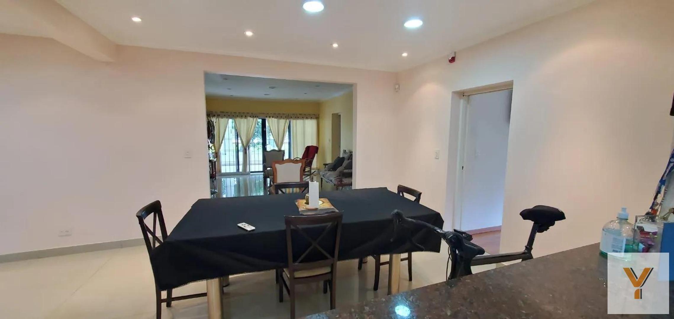 Casa en venta - 3 Dormitorios 4 Baños - 310mts2 - Guernica