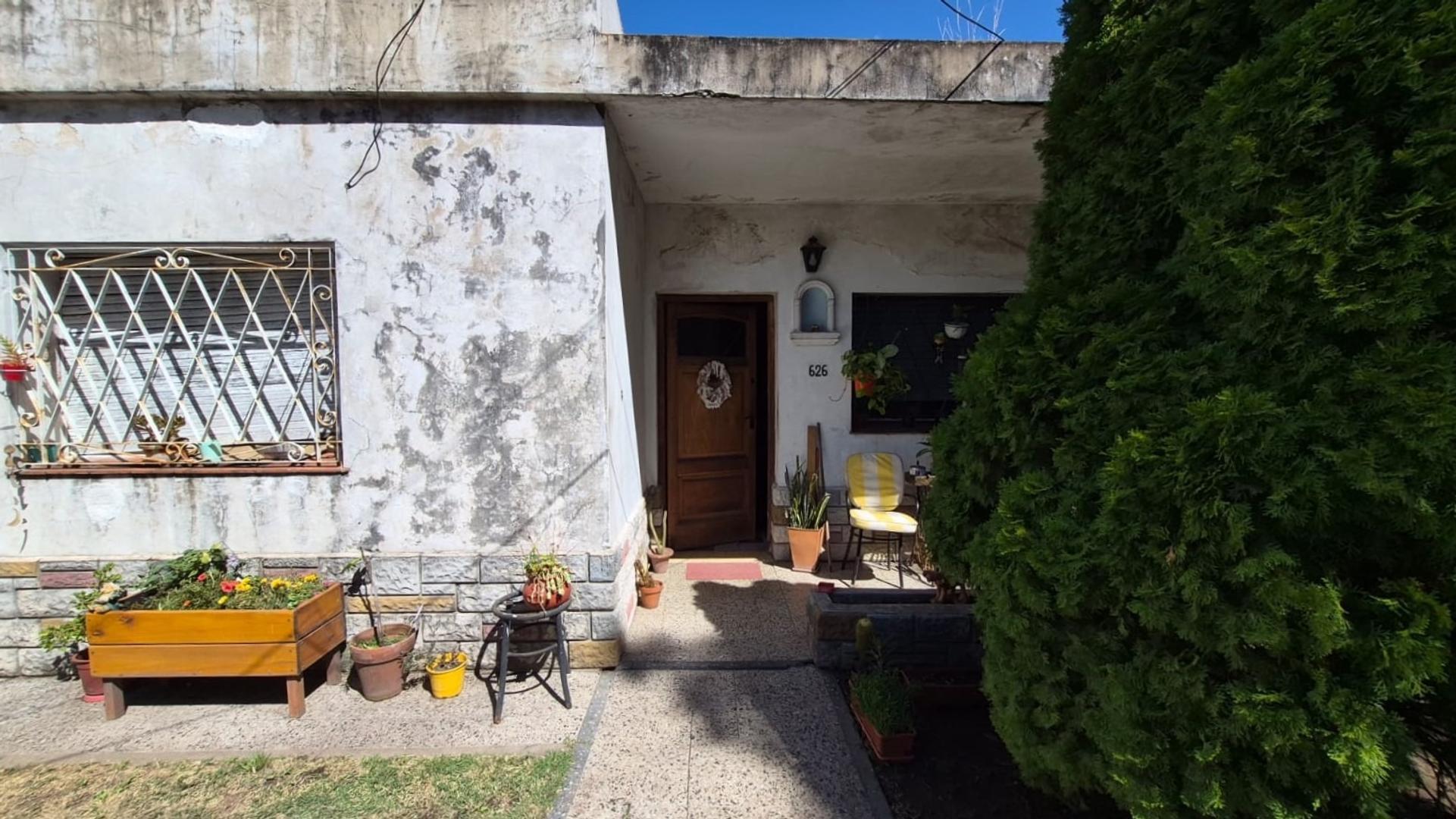 OPORTUNIDAD: Casa en Lote Propio a Reciclar - Ideal Inversor