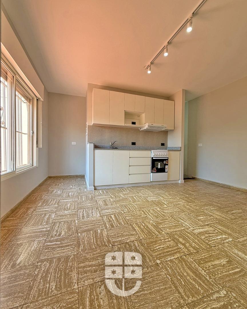 CASA DE PASILLO EN PLANTA ALTA RECICLADA 