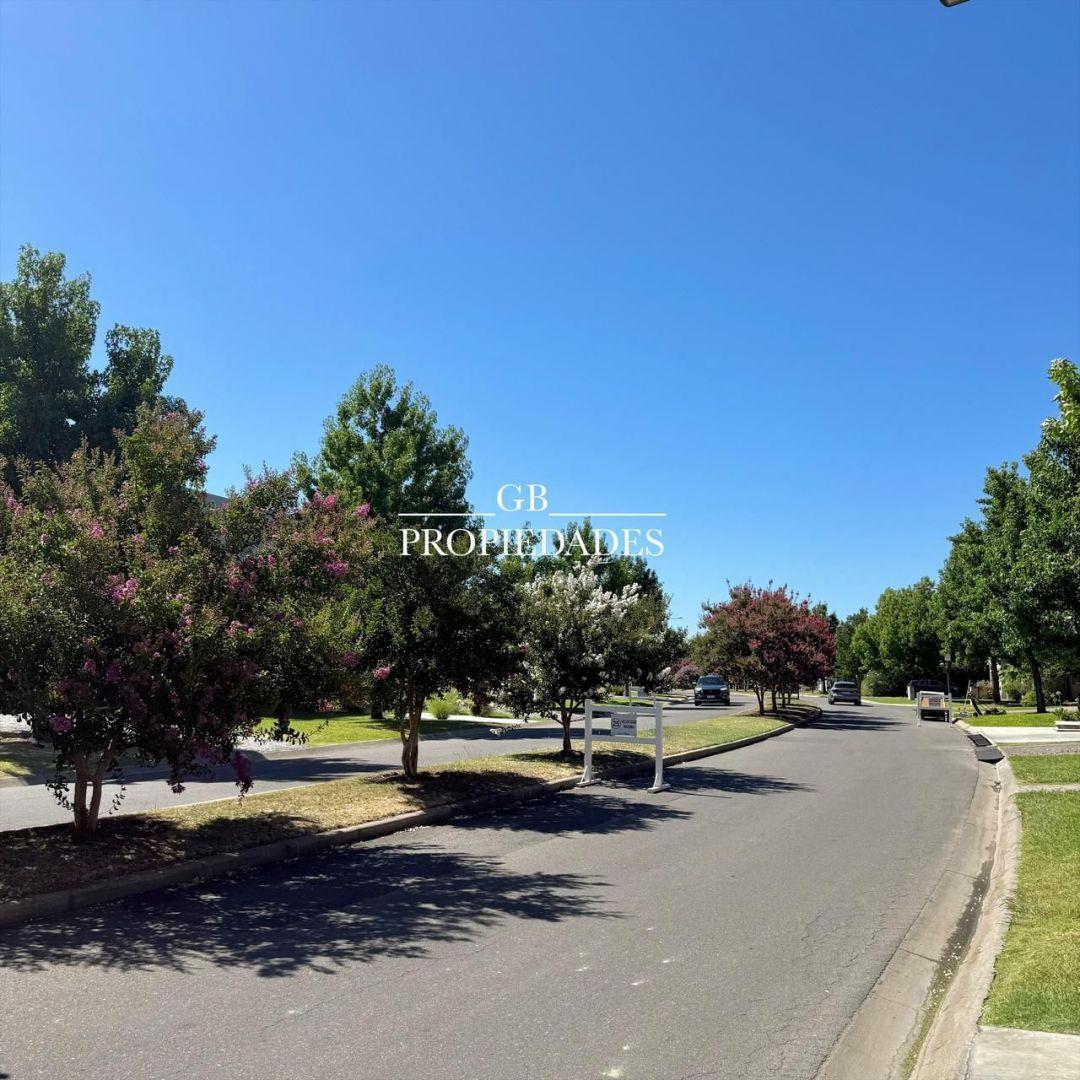 Alquiler de Casa 7 Ambientes en Ayres Plaza, Pilar