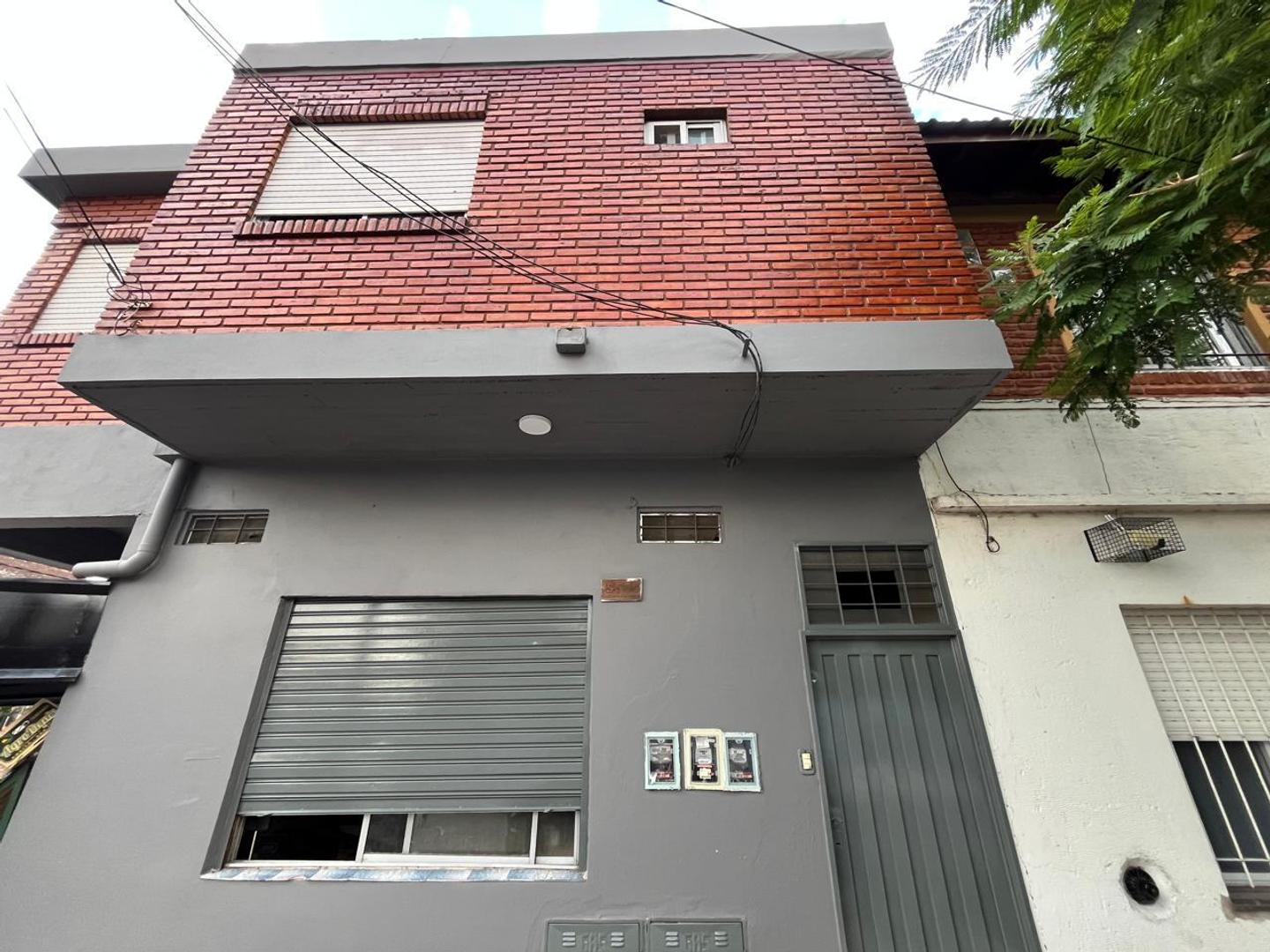 Excelente ph 1 piso 2 amb con balcon en centro comercial  - Chilavert