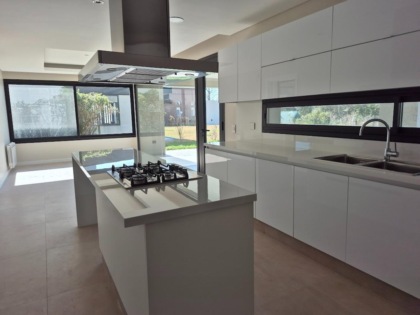 Casa en Venta en Funes Hills Cadaques, USD 740.000