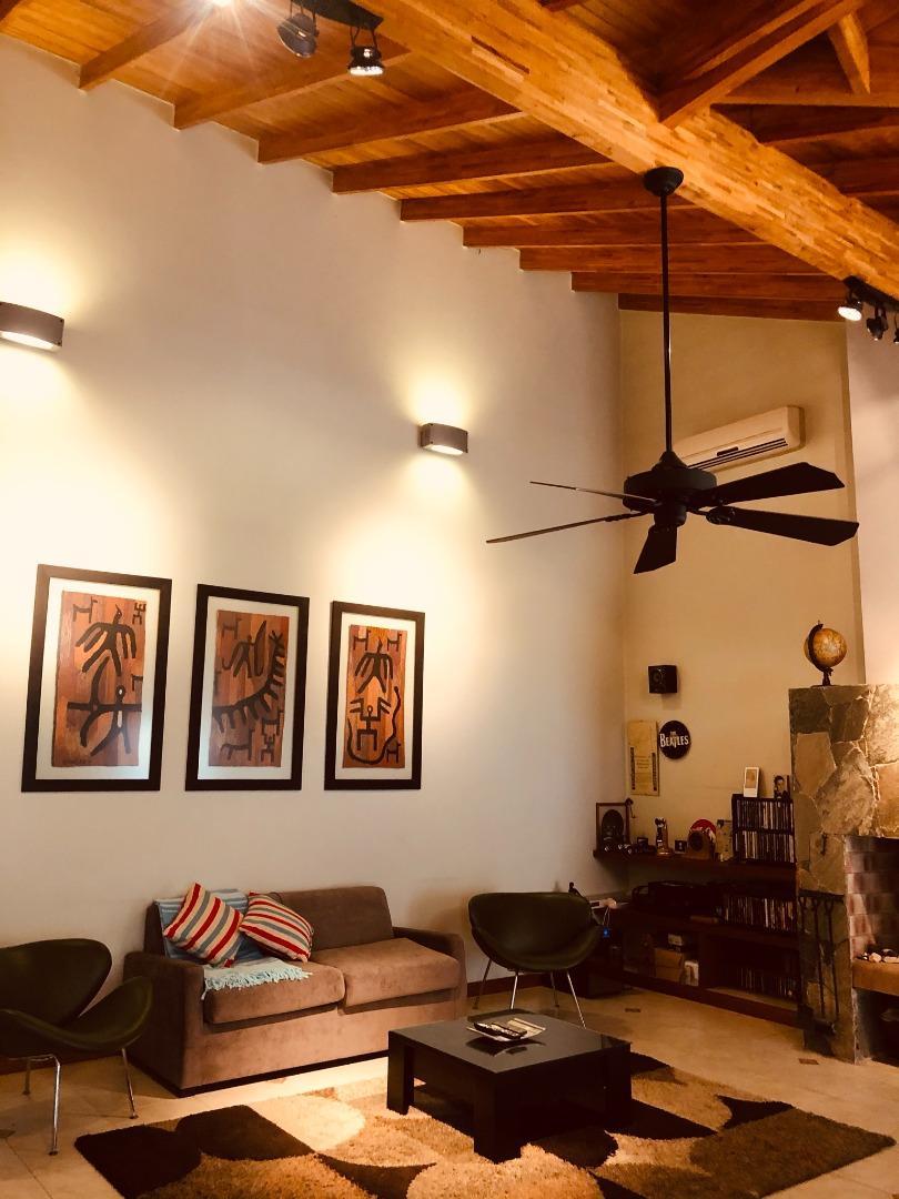 Casa en Venta con 7 cocheras