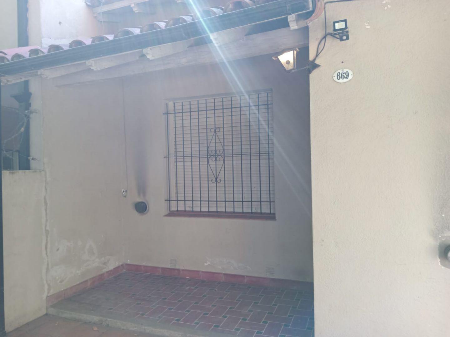 Casa 3 ambientes con 1 baño