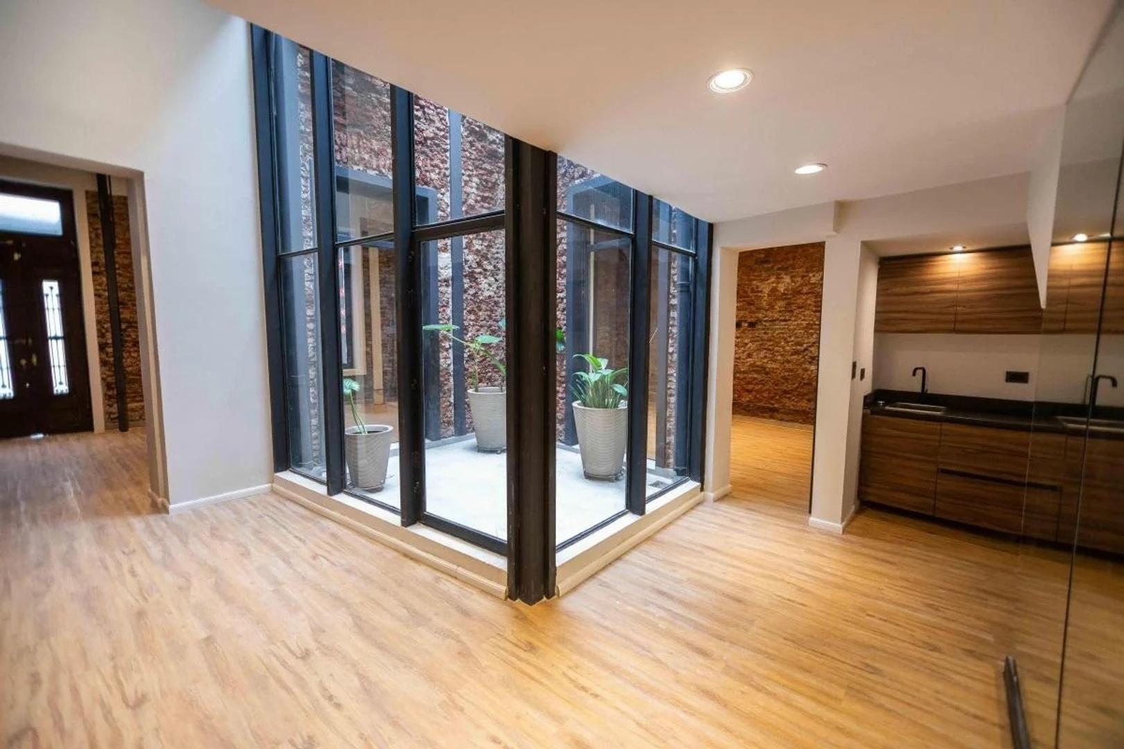 Tríplex reciclada c/ jardín de invierno -5 ambientes-Palermo