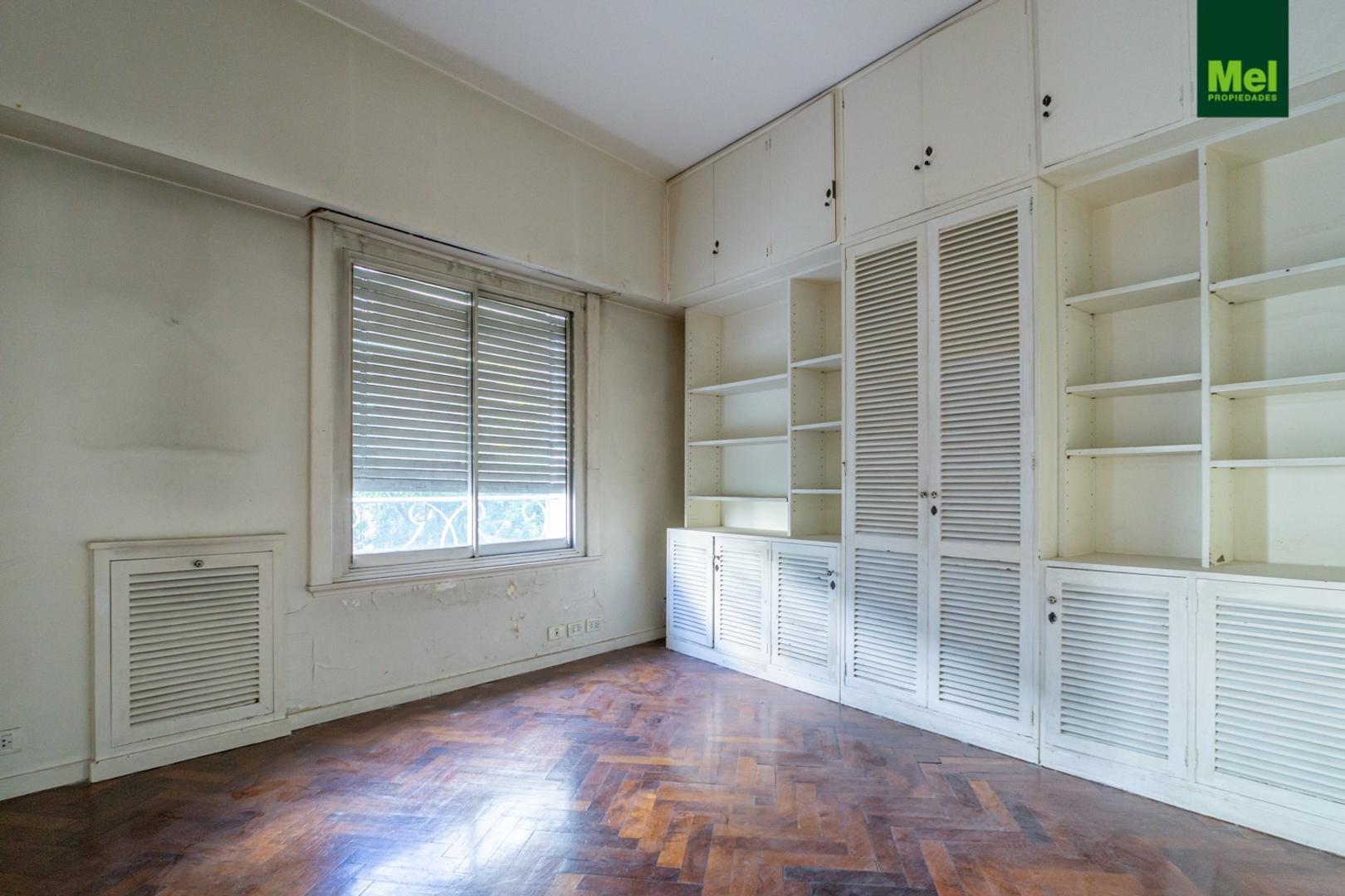 3 ambientes al frente con Balcón francés + Dependencia