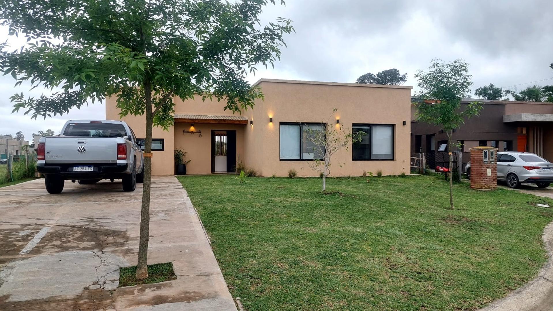 EXCELENTE CASA EN  SANTO TOMAS