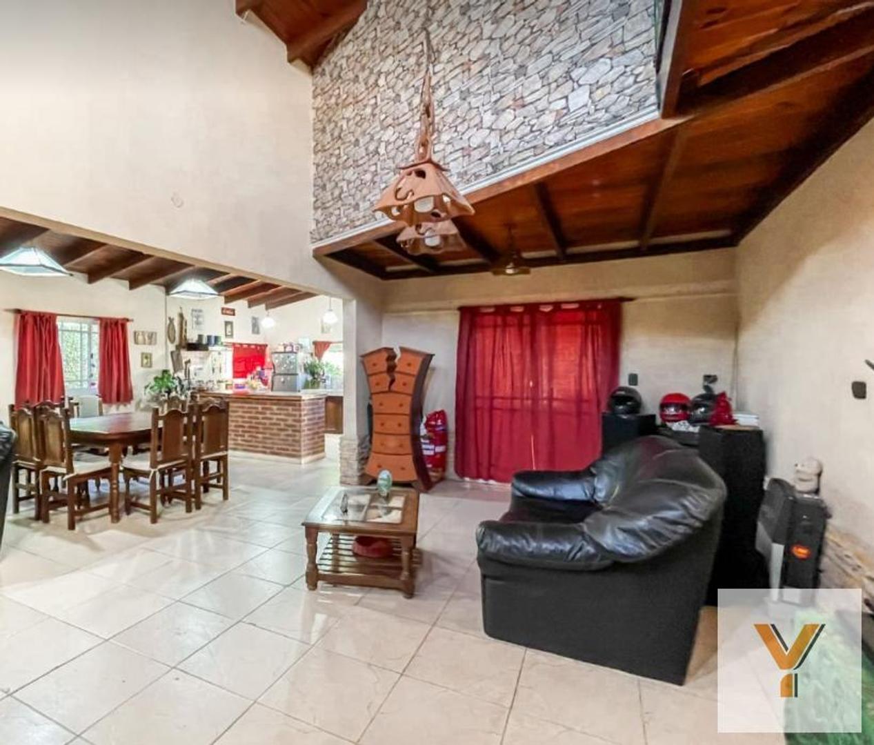 Casa en venta - 3 Dormitorios 2 Baños - Local - 4662Mts2 - Ensenada