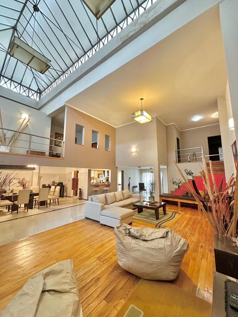 VENTA IMPACTANTE CASA DE PASILLO EN BARRIO MARTIN