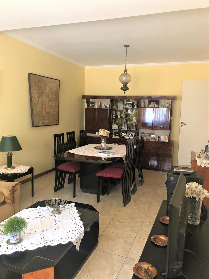 Depto Tipo Casa 6 ambientes con 2 baños