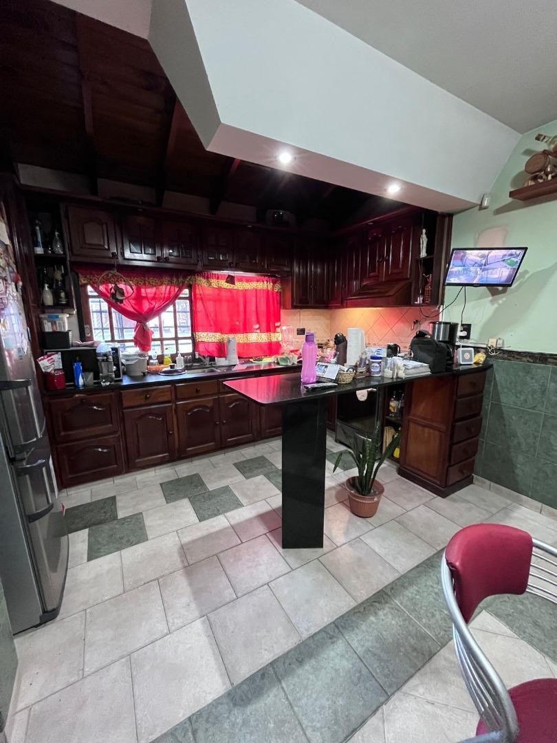 Casa en Venta con 3 cocheras