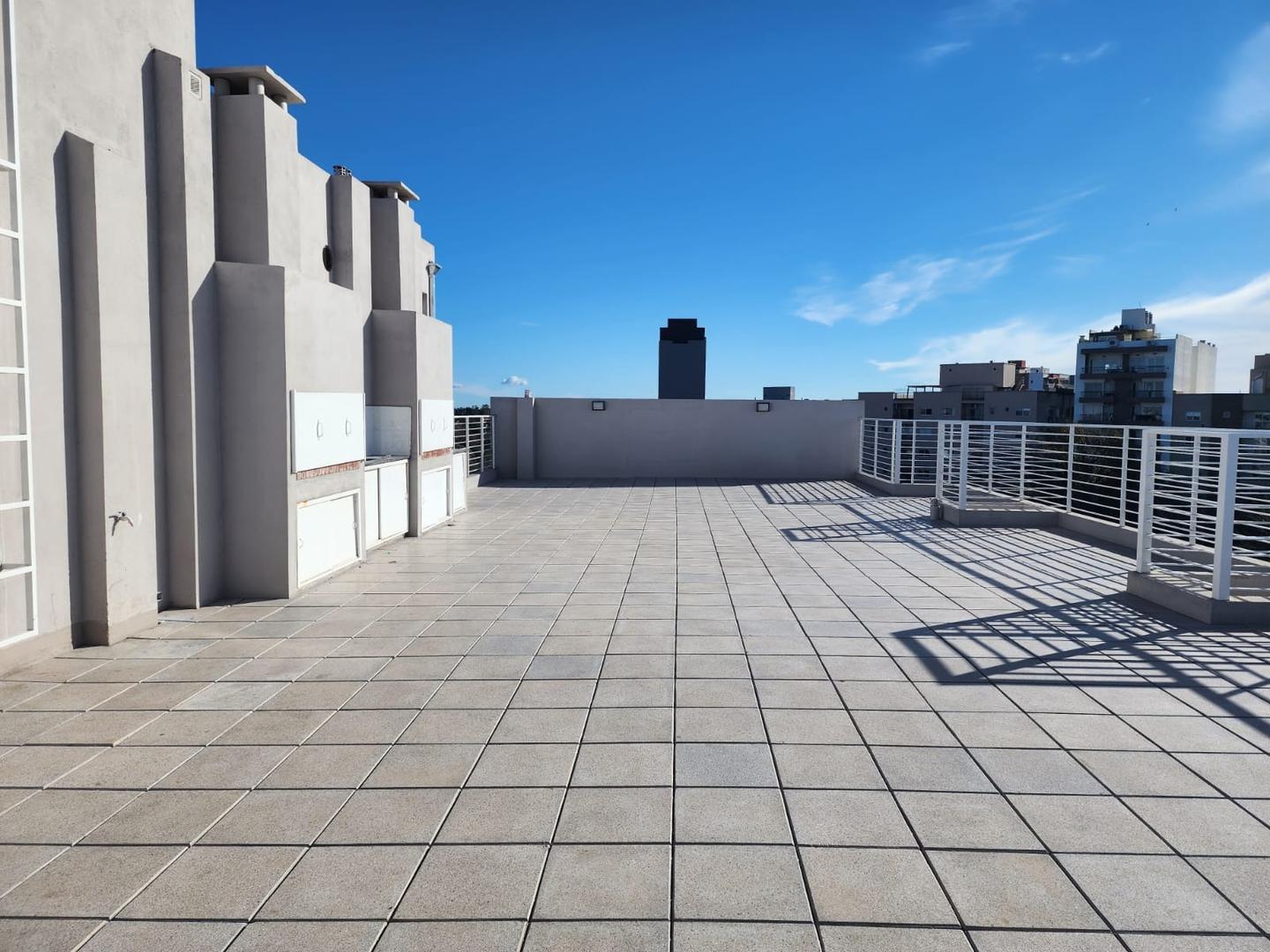 MONOAMBIENTE CON COCHERA