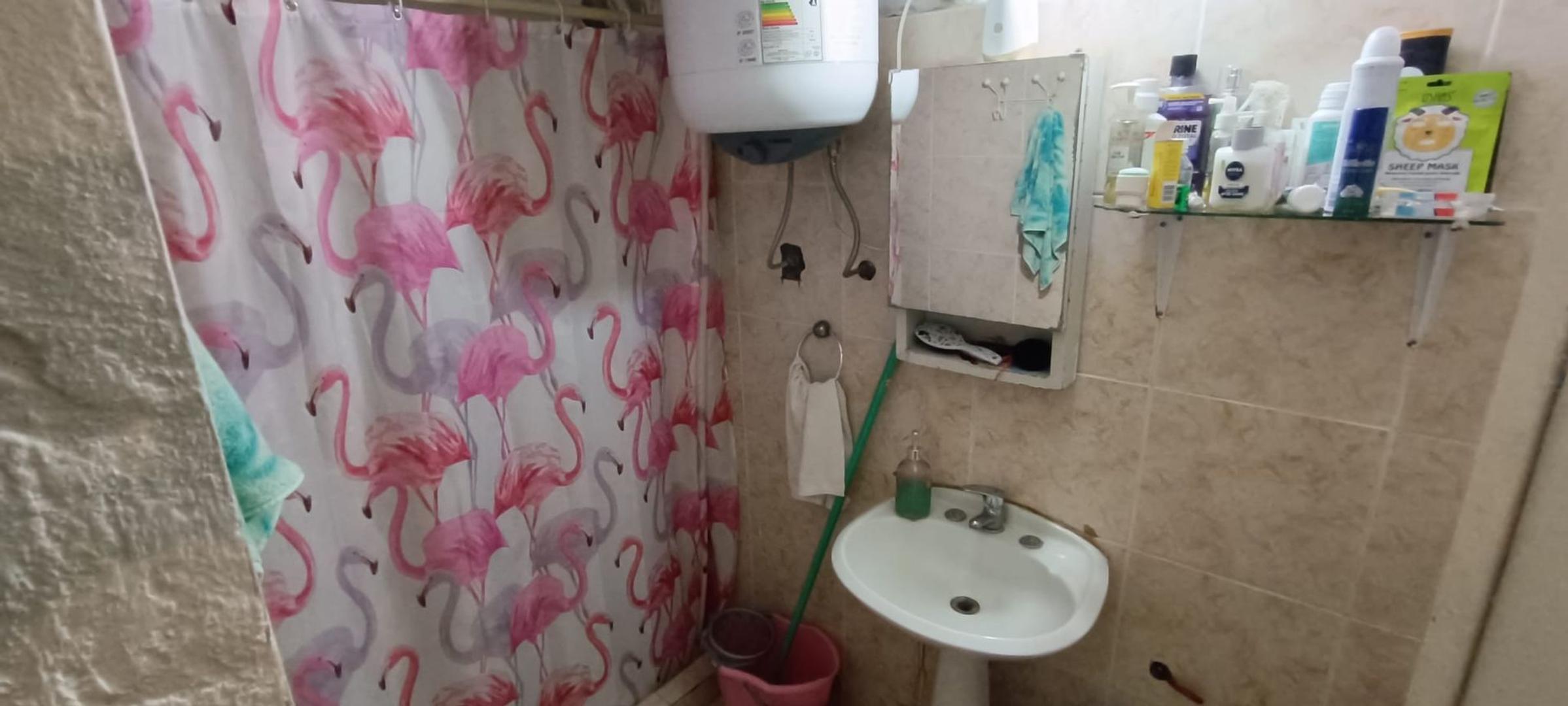 Casa 2 ambientes con 1 baño