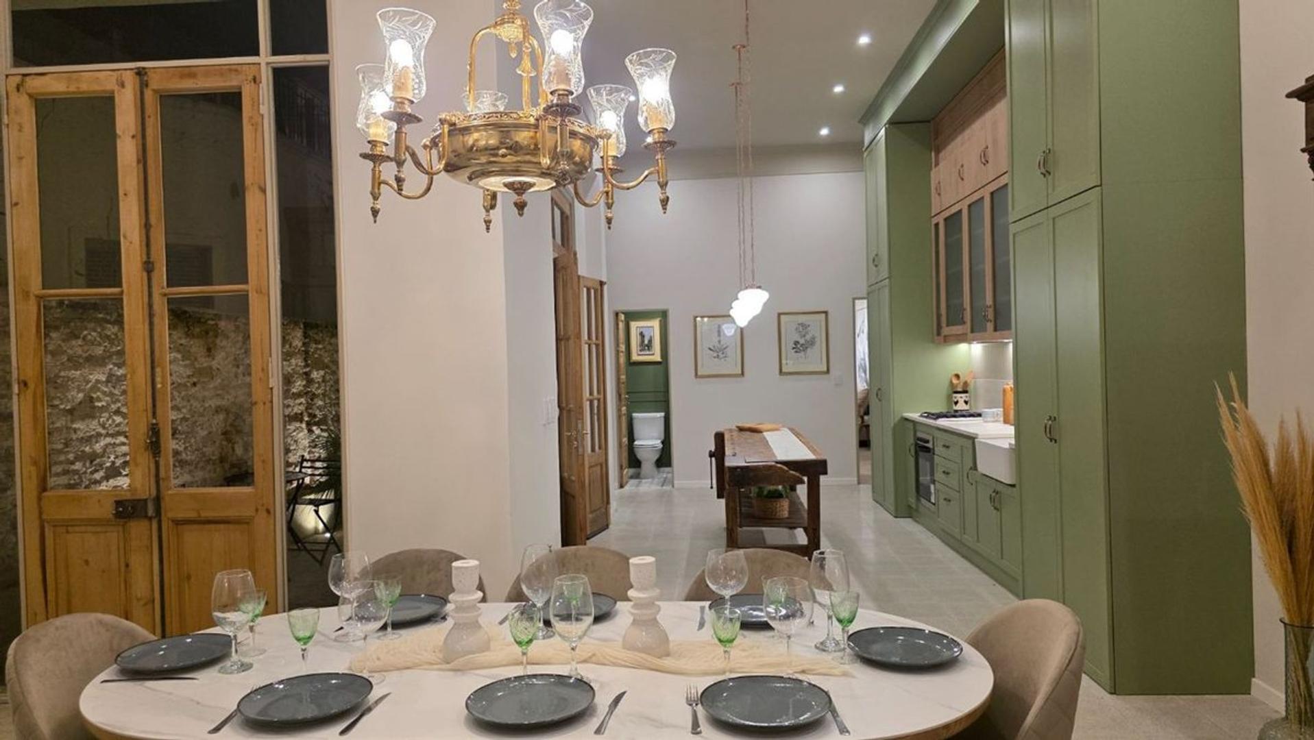 VENTA CASA 3 DORMITORIOS. PATIO. PISCINA PICHINCHA