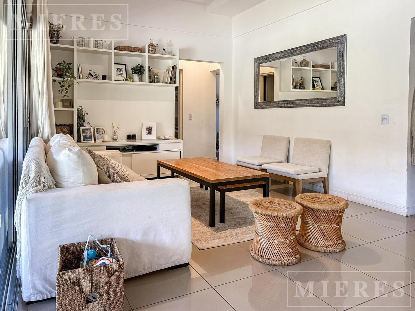 Casa 5 ambientes con 2 baños
