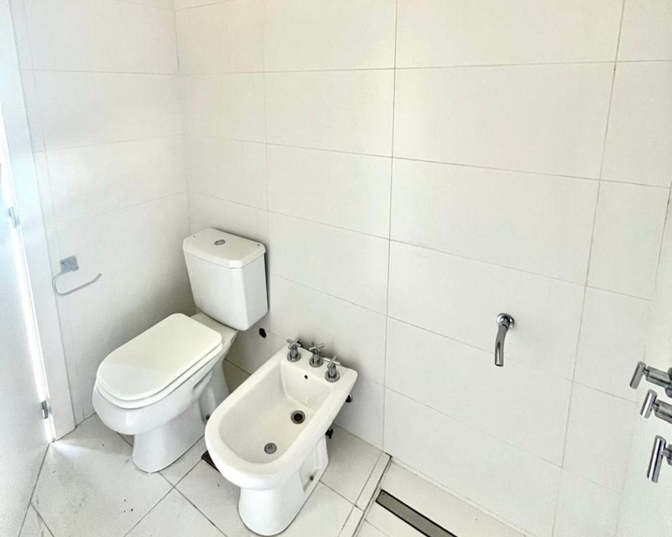 CASA EN VENTA GONNET A ESTRENAR 1 DORMITORIO