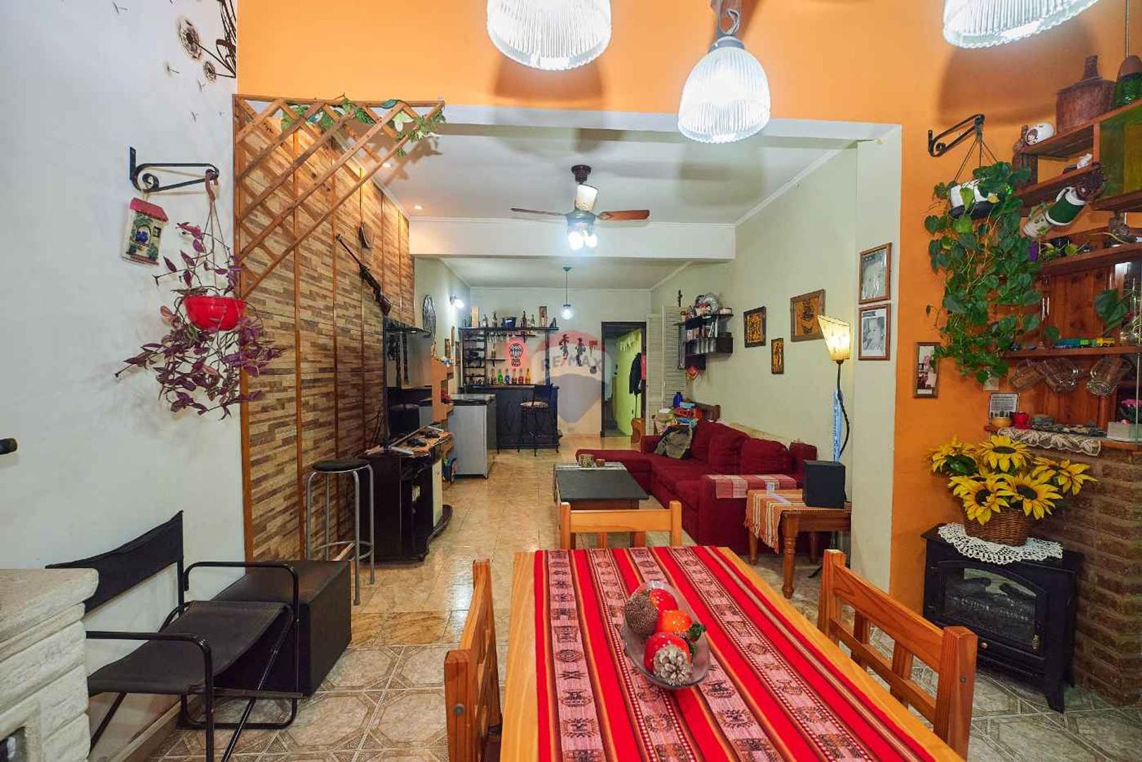 Casa 6 ambientes con 3 baños