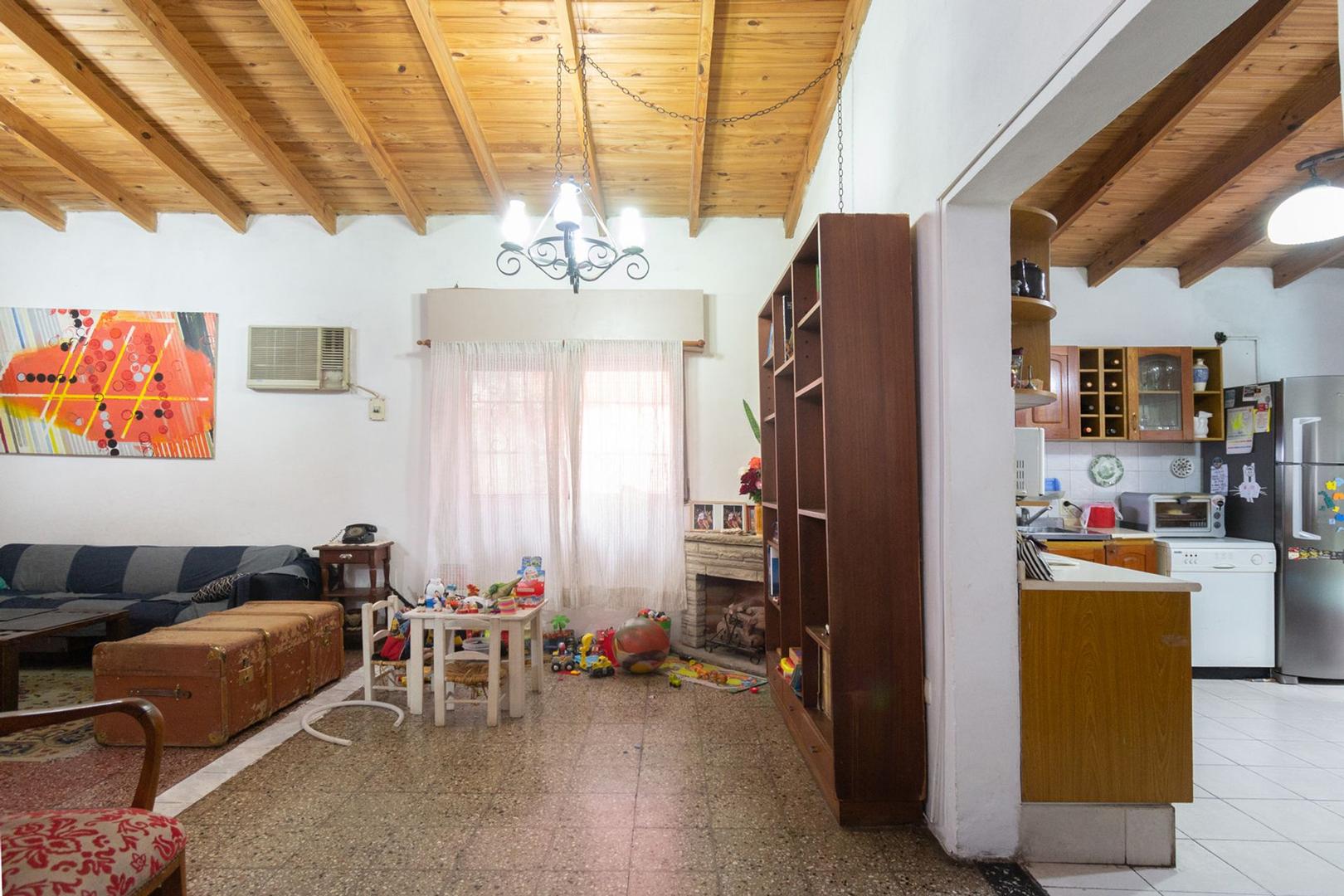 Casa 3 ambientes con 2 baños