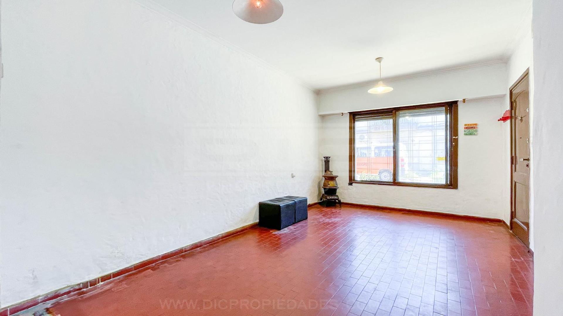 Mariano Moreno  al 3600 entre Rosatti y Bellocq