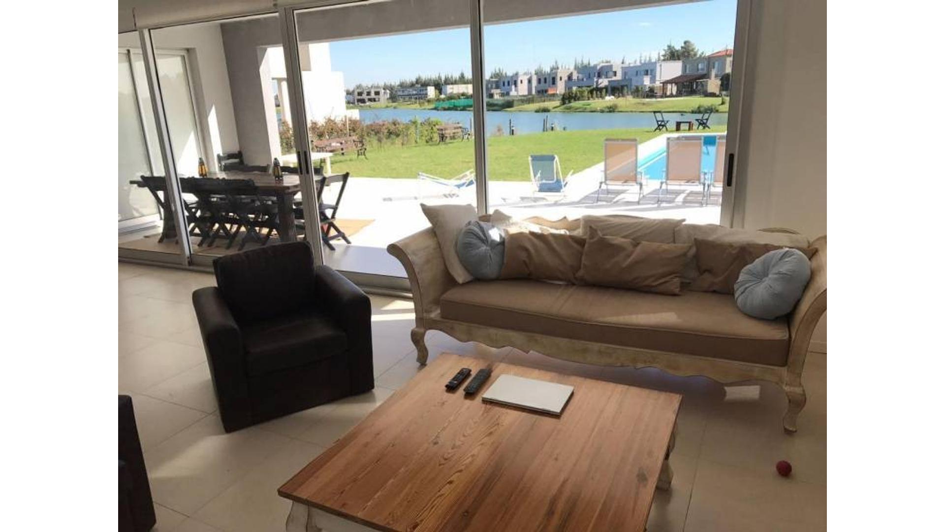 Barrio La Comarca. Bancalari 100