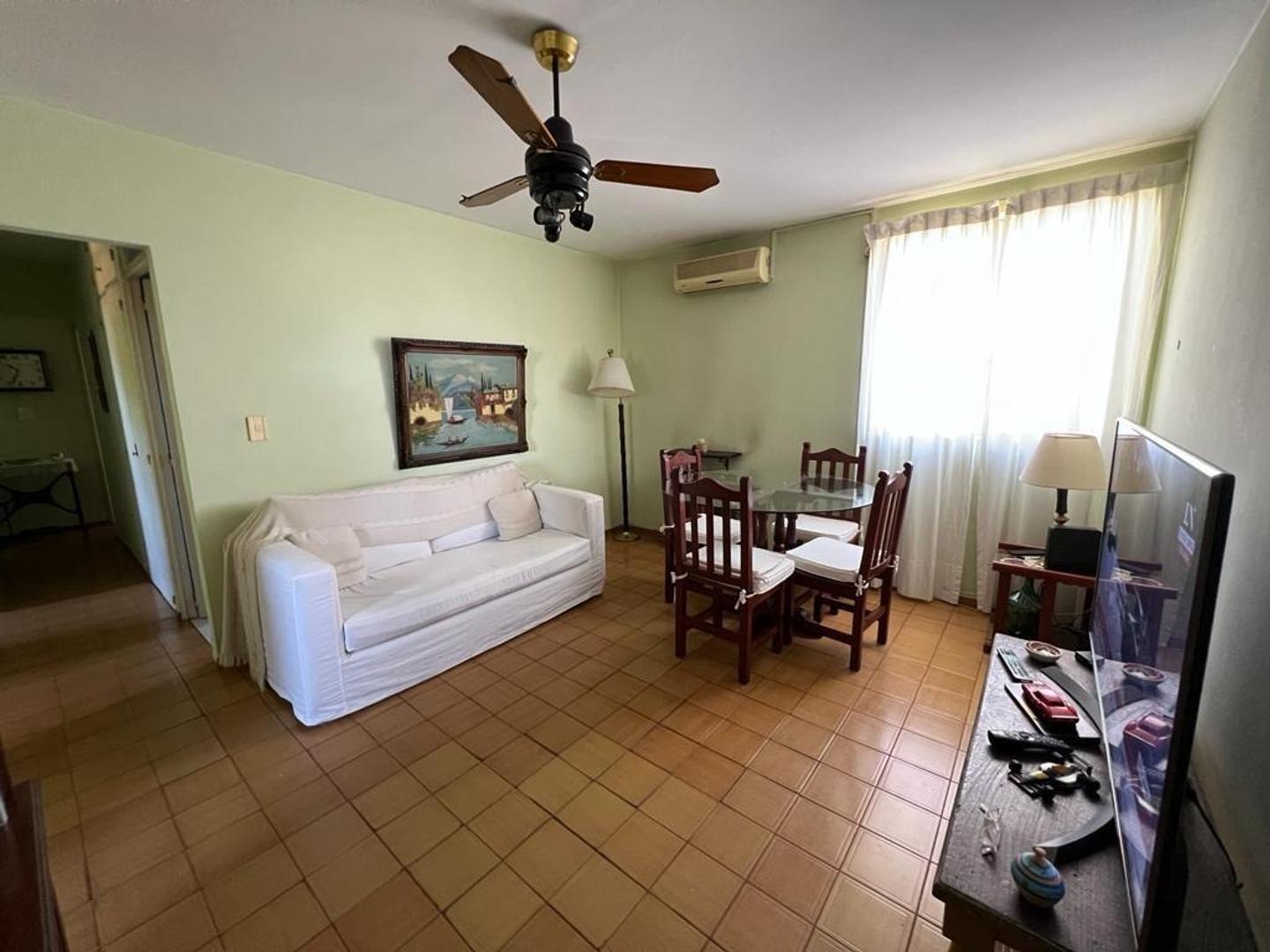 Primera Junta 480 , Piso 1