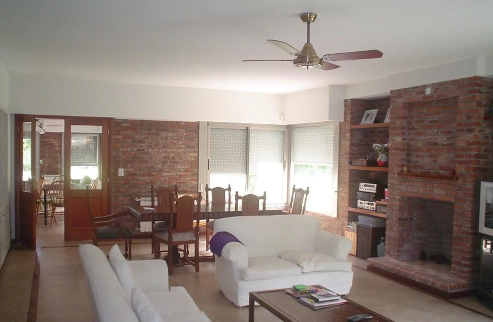 Country Carlos Pellegrini