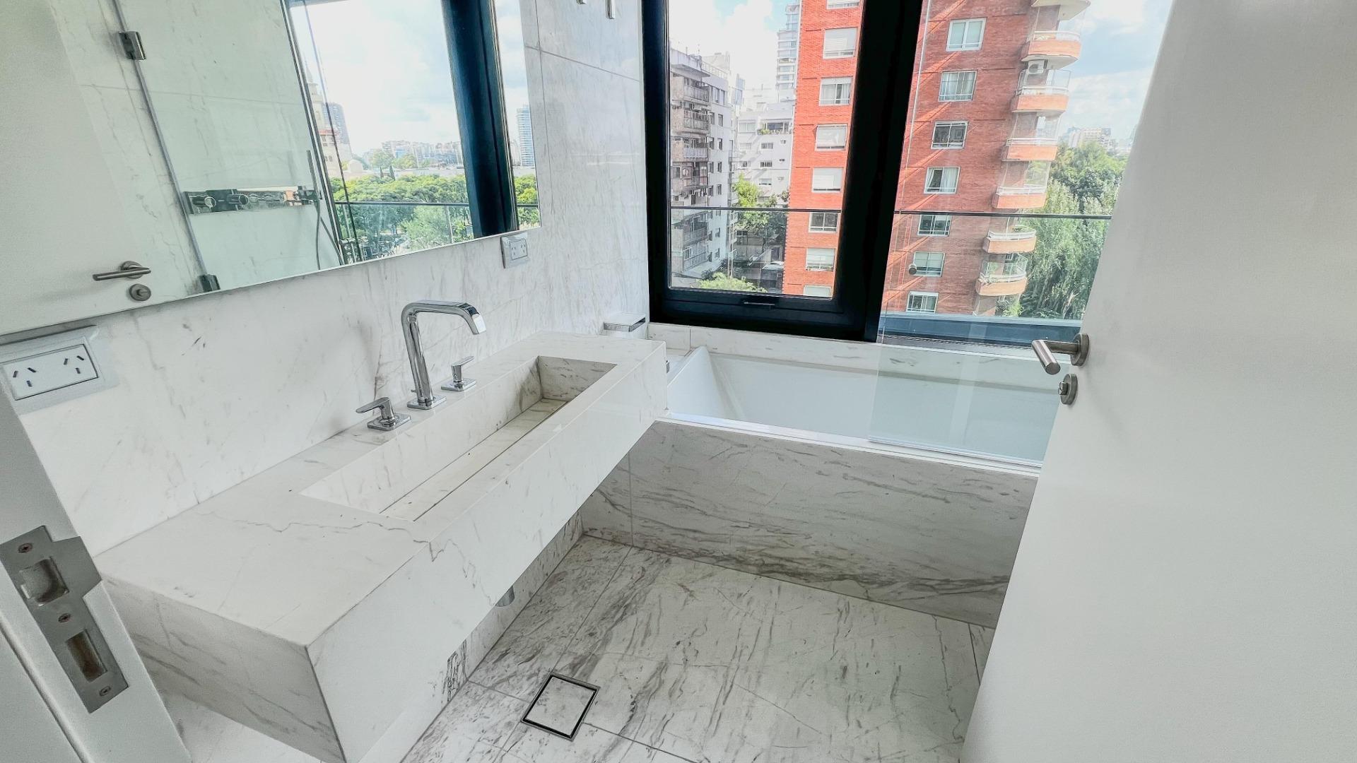 Departamento en Venta con 3 cocheras