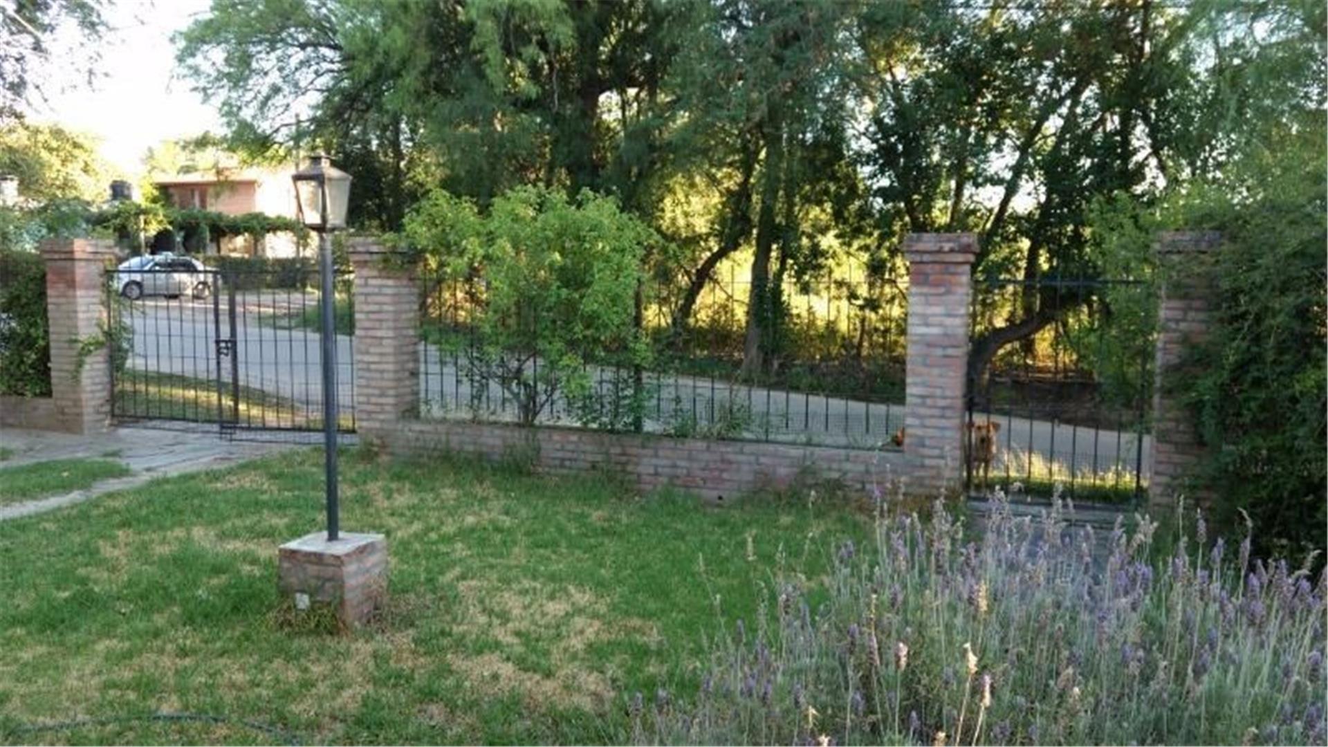 Casa en Venta con 1 cochera