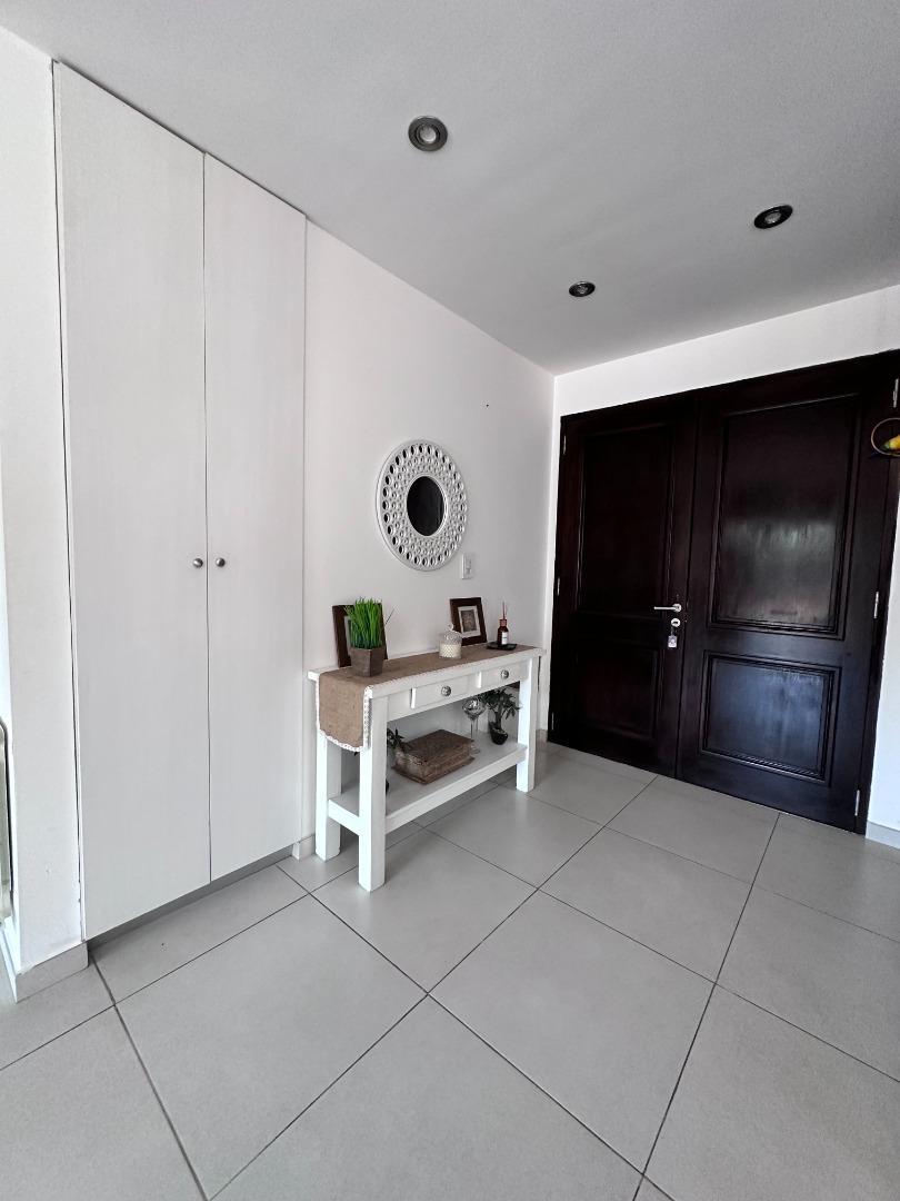 Casa en Venta en Las Golondrinas, USD 449.000