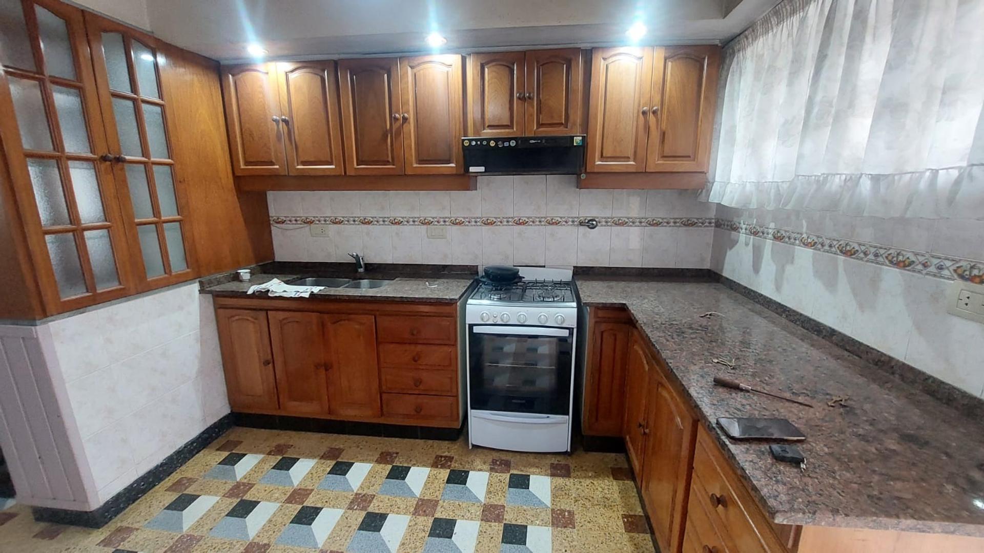 Casa 3 ambientes con 2 baños