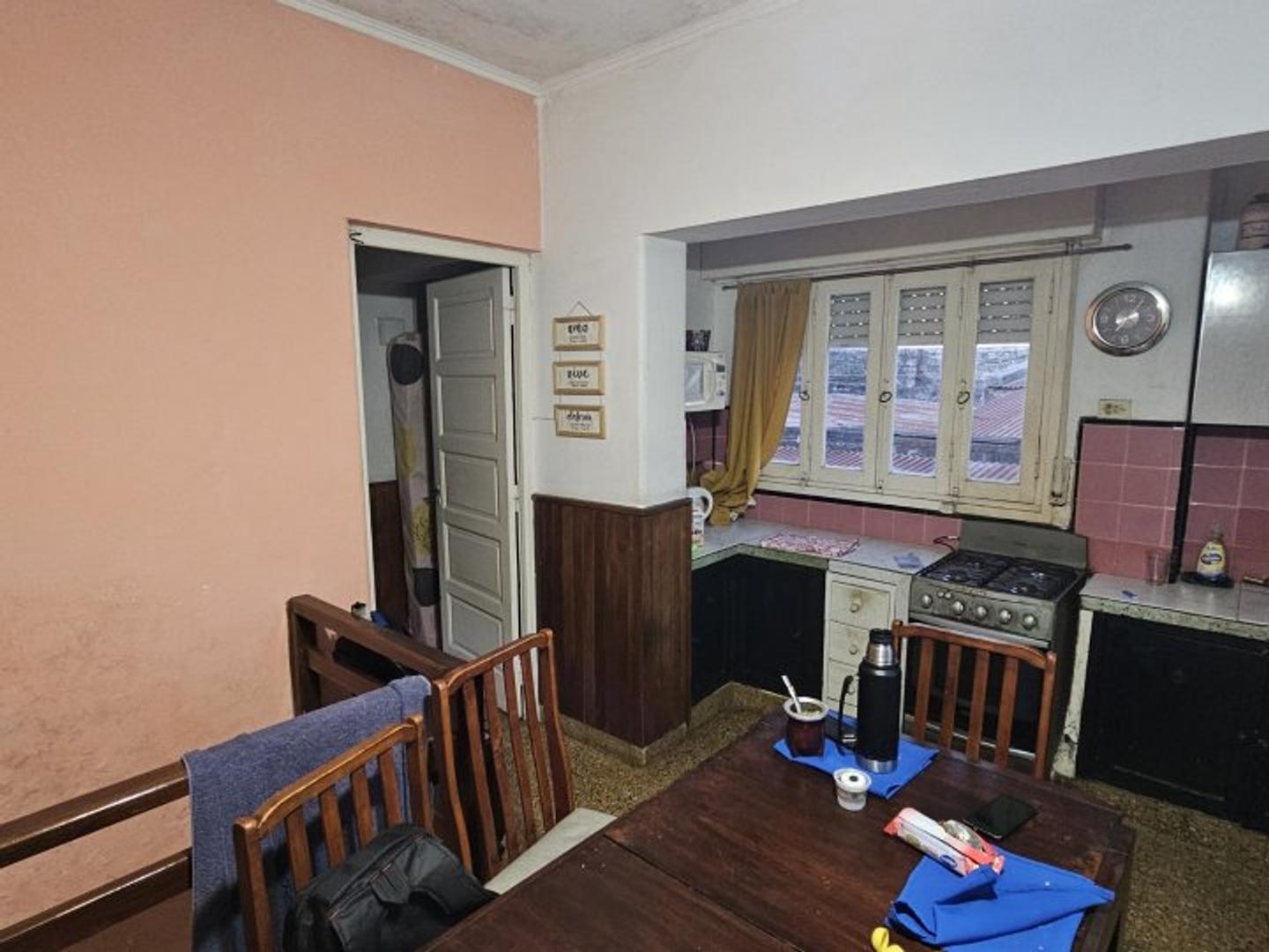 Casa 4 ambientes con 2 baños