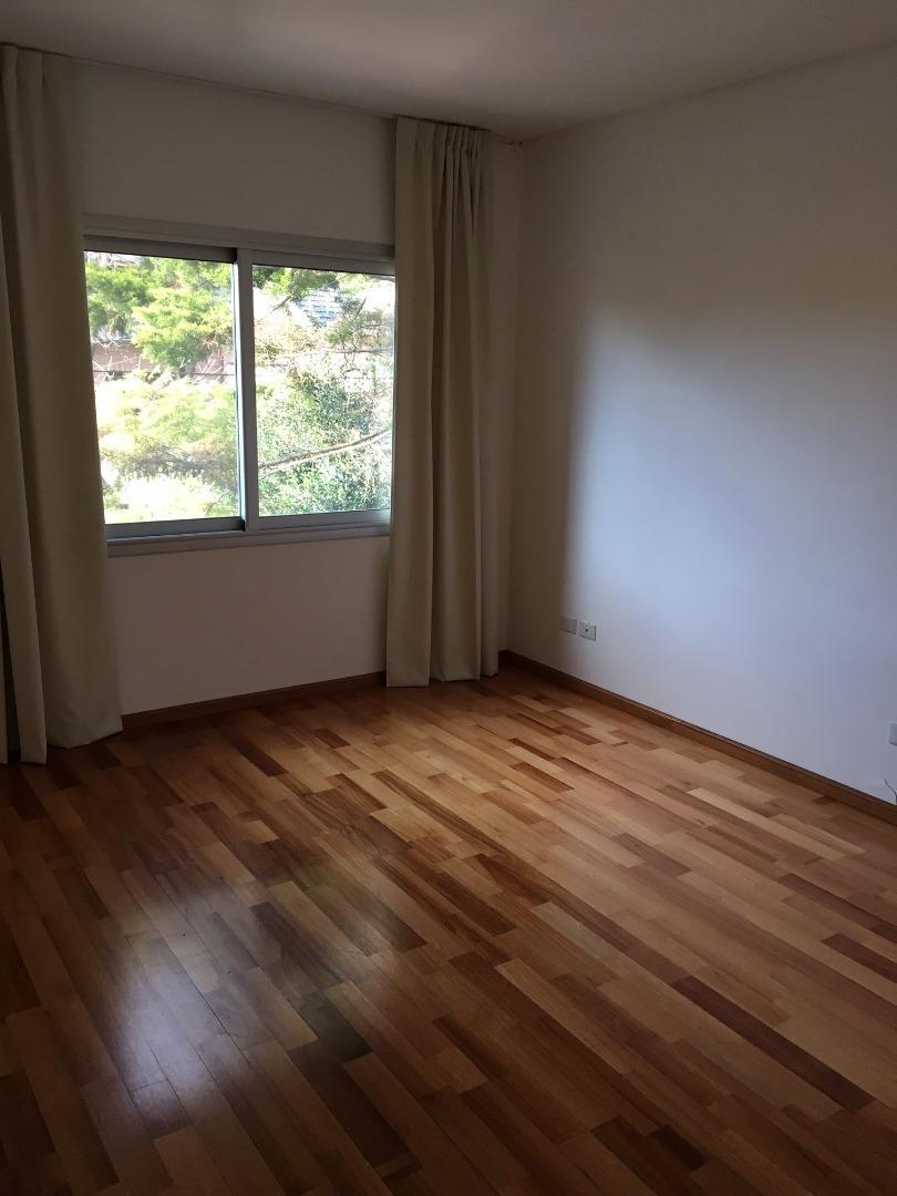 Casa 6 ambientes con 7 baños