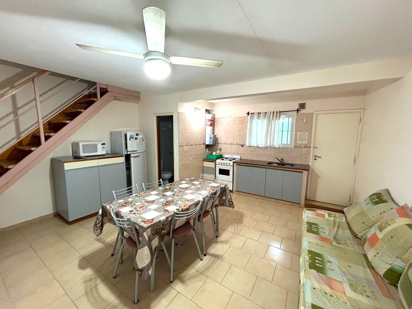 Departamento 3 ambientes con balcón al frente y cochera!