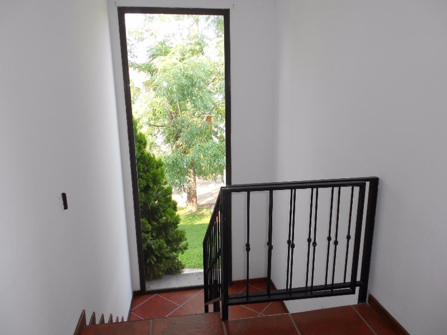 CASA EN VENTA :: 4 AMBIENTES :: ALTOS DEL SOL :: 600m2