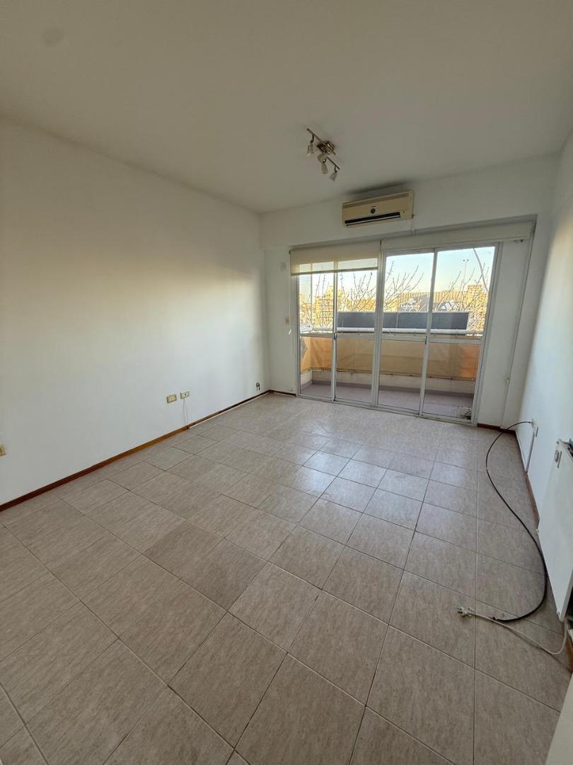 Departamento 1 ambiente con cochera