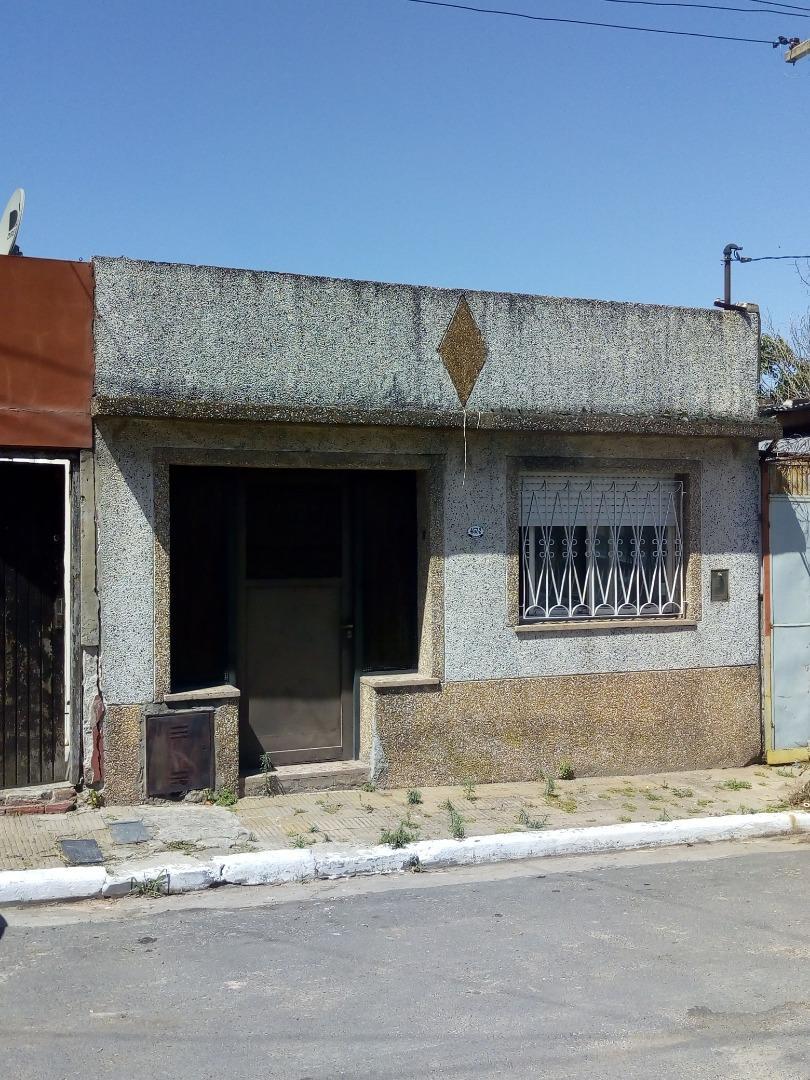 VENTA - CASA 3 AMBIENTES, VILLA INSUPERABLE.