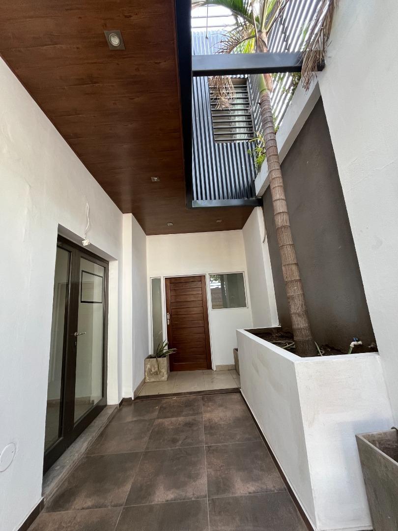 EXCEPCIONAL Casa en B° Jardín 4 dormi 3 baños pileta oficina