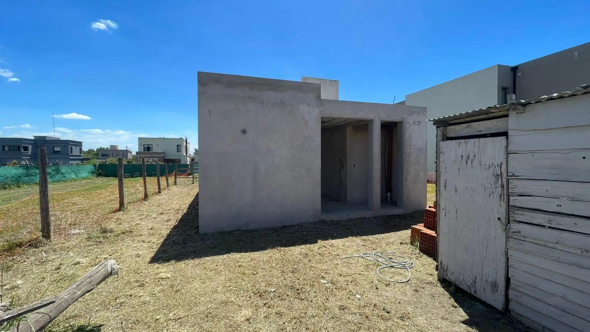 Casa 2 ambientes con 1 baño