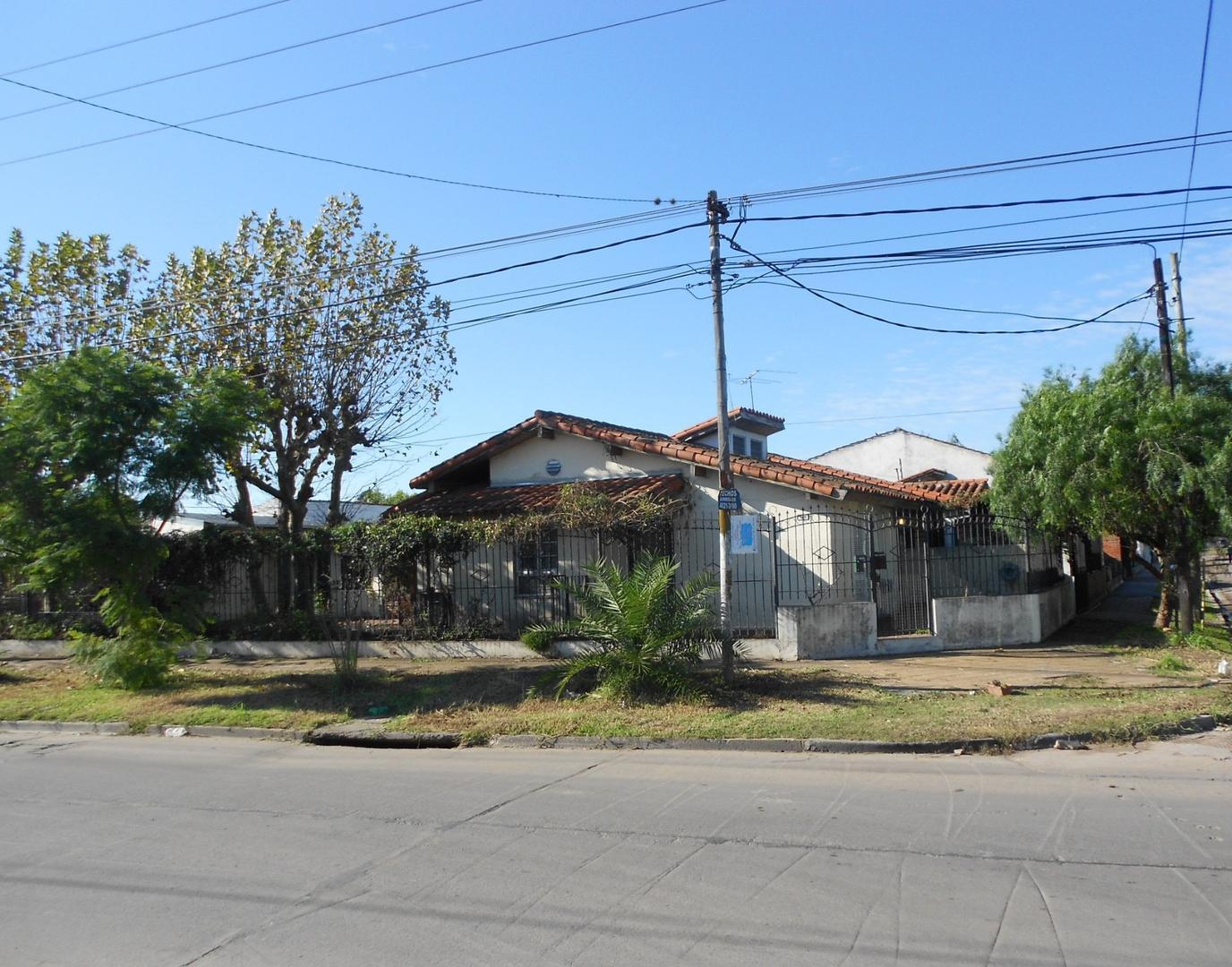 CASA EN VENTA : 4 AMBIENTES : ITUZAINGO : BARRIO AERONAUTICO