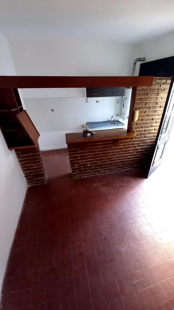 Depto Tipo Casa 2 ambientes con 1 baño